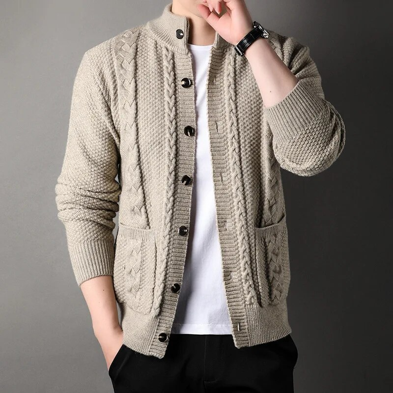 Cable-Knit Cardigan | Timeless Style | Warm and Versatile