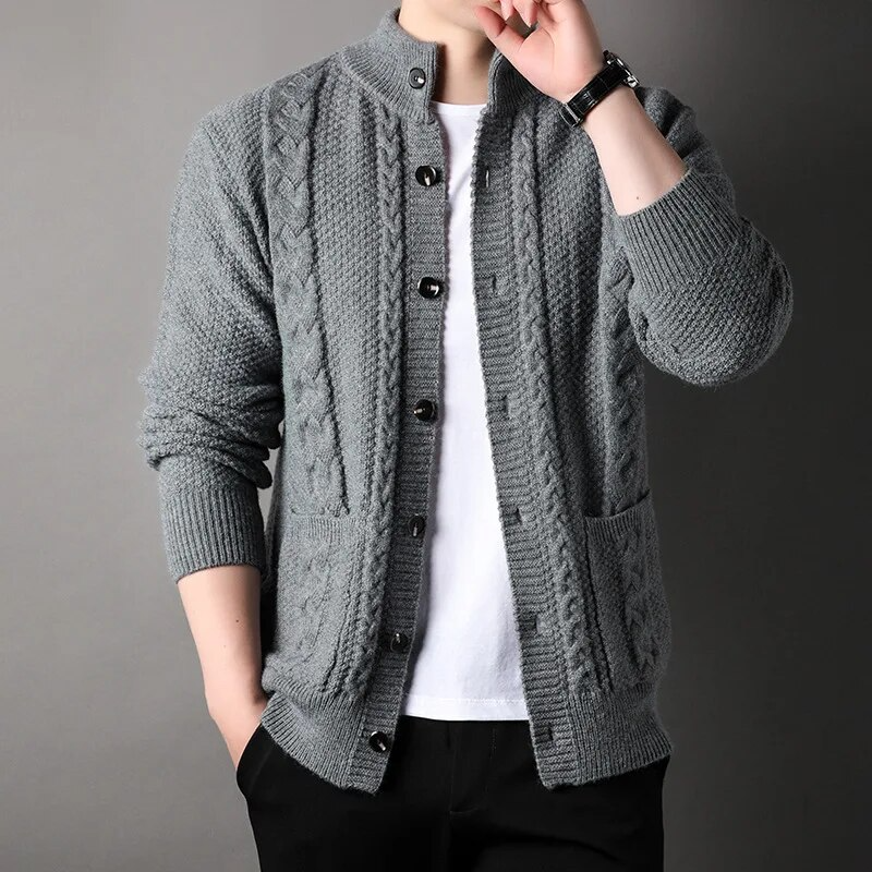 Cable-Knit Cardigan | Timeless Style | Warm and Versatile