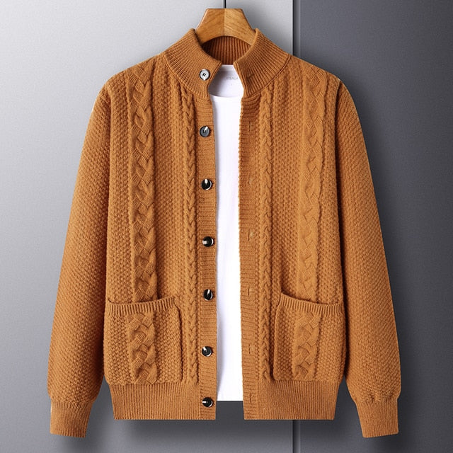 Cable-Knit Cardigan | Timeless Style | Warm and Versatile
