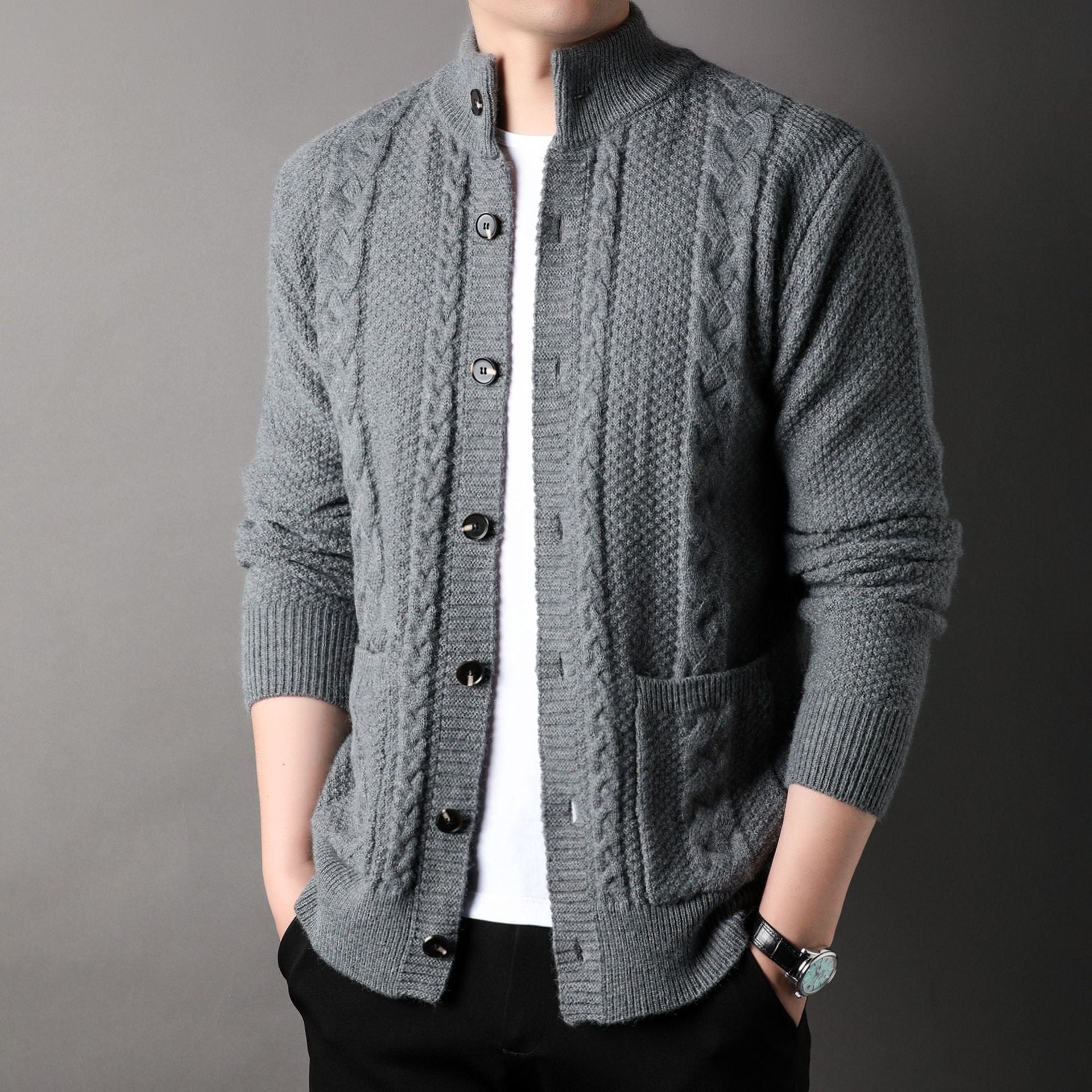 Cable-Knit Cardigan | Timeless Style | Warm and Versatile