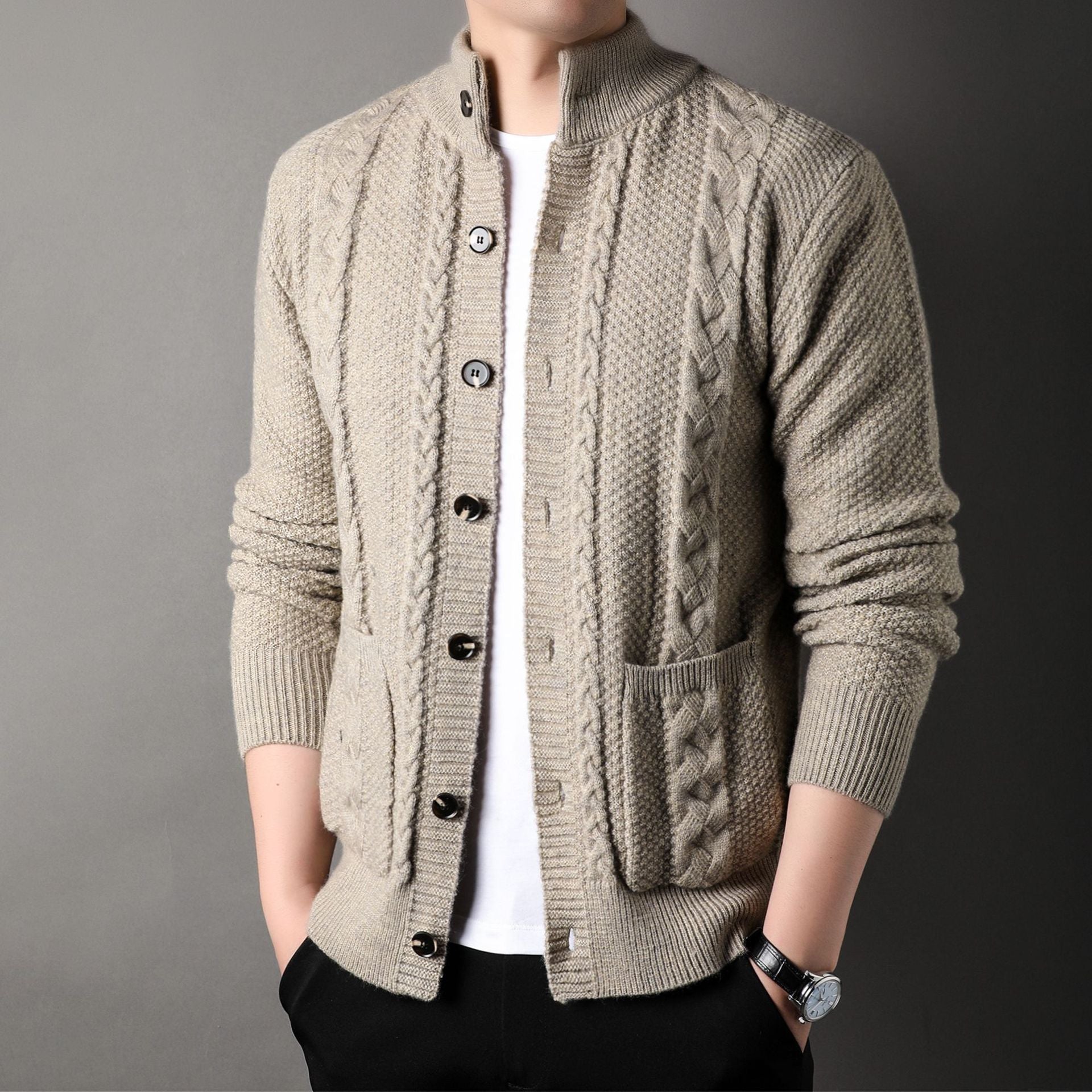 Cable-Knit Cardigan | Timeless Style | Warm and Versatile