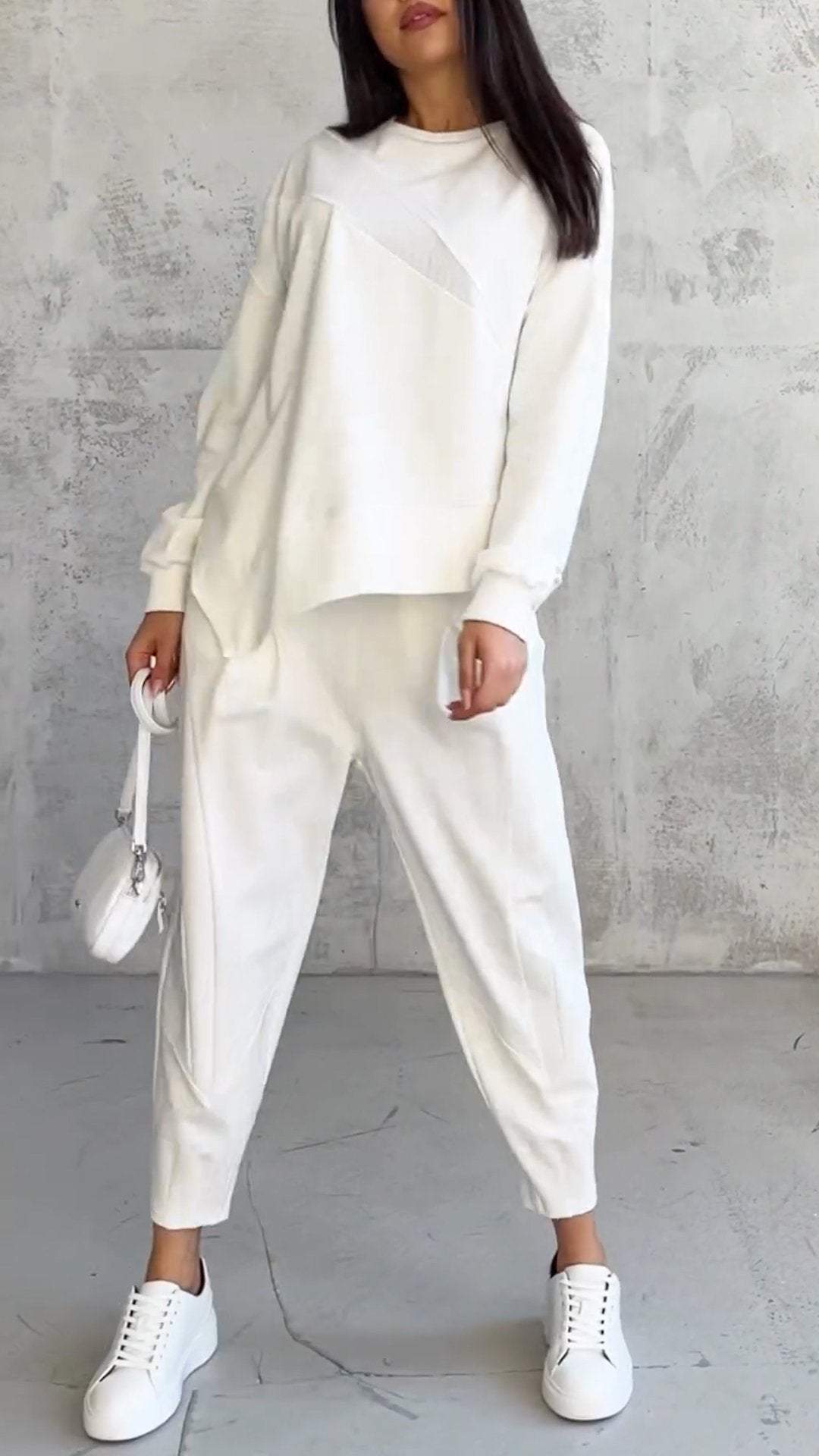 Relaxed Sweatshirt and Jogger Set | Cotton-Polyester | Minimalist and Comfortable