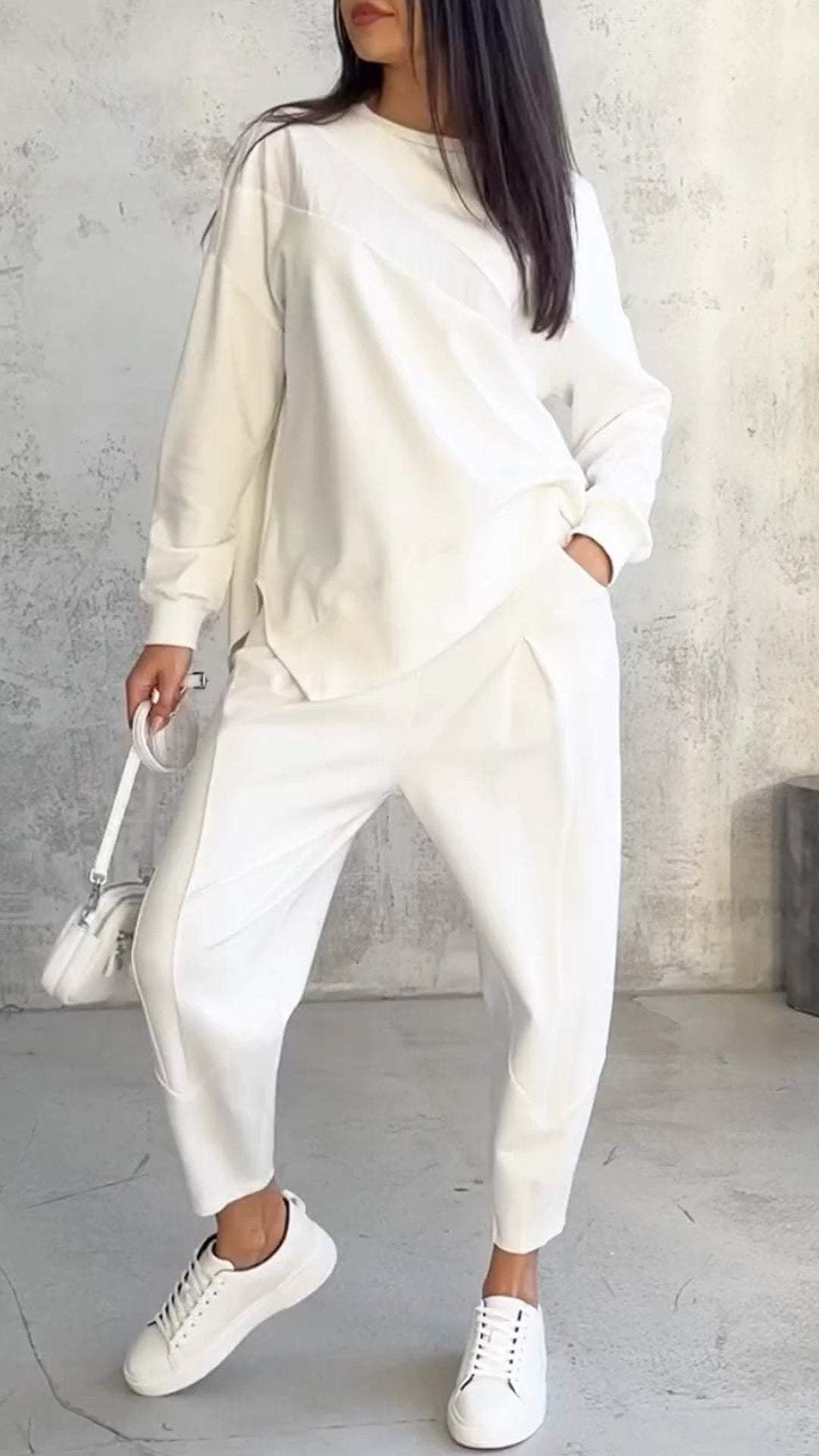 Relaxed Sweatshirt and Jogger Set | Cotton-Polyester | Minimalist and Comfortable