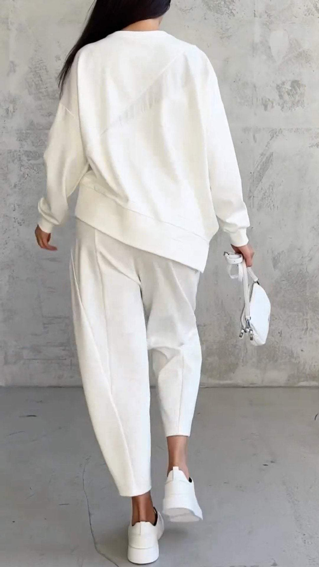 Relaxed Sweatshirt and Jogger Set | Cotton-Polyester | Minimalist and Comfortable