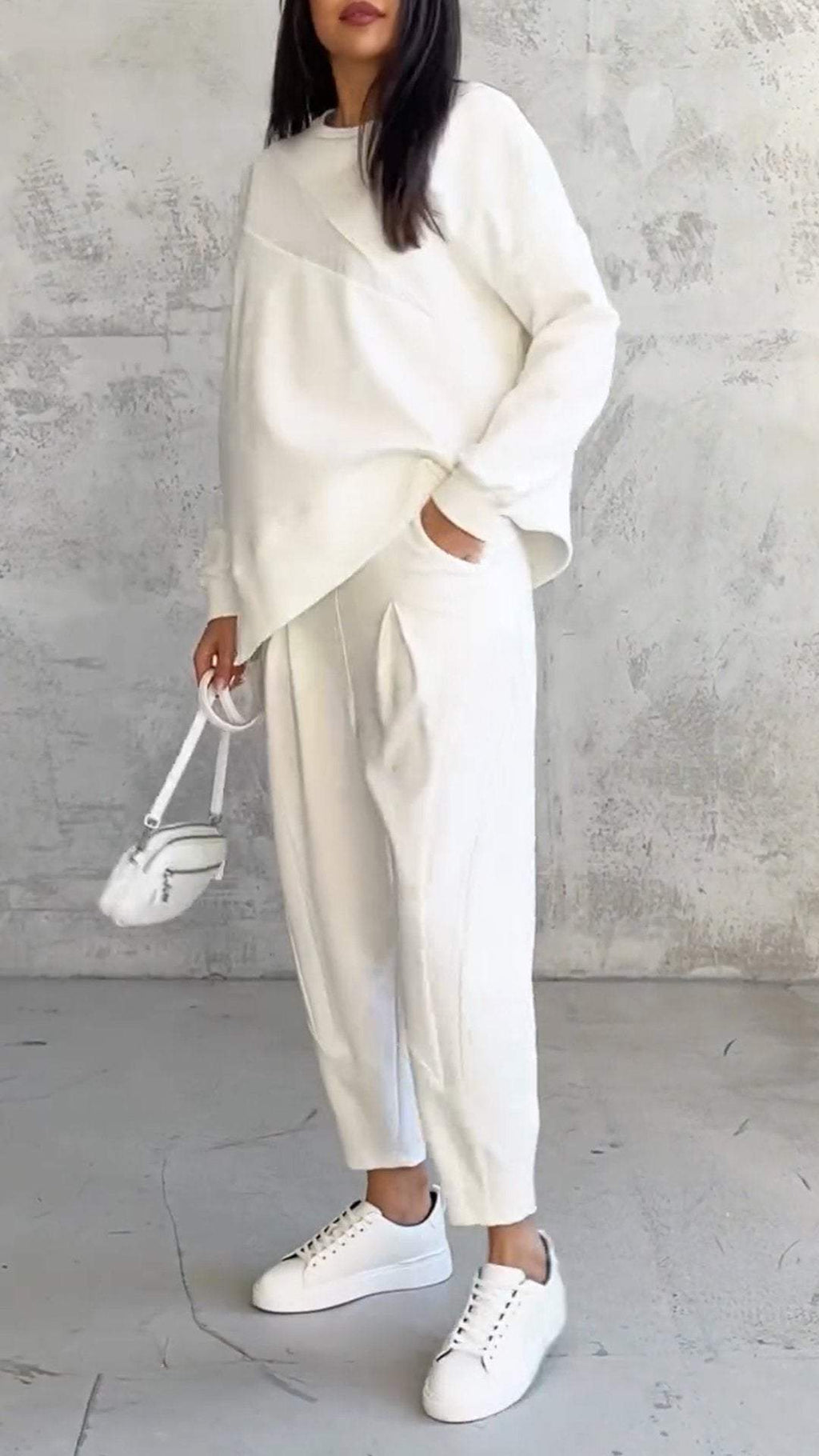 Relaxed Sweatshirt and Jogger Set | Cotton-Polyester | Minimalist and Comfortable