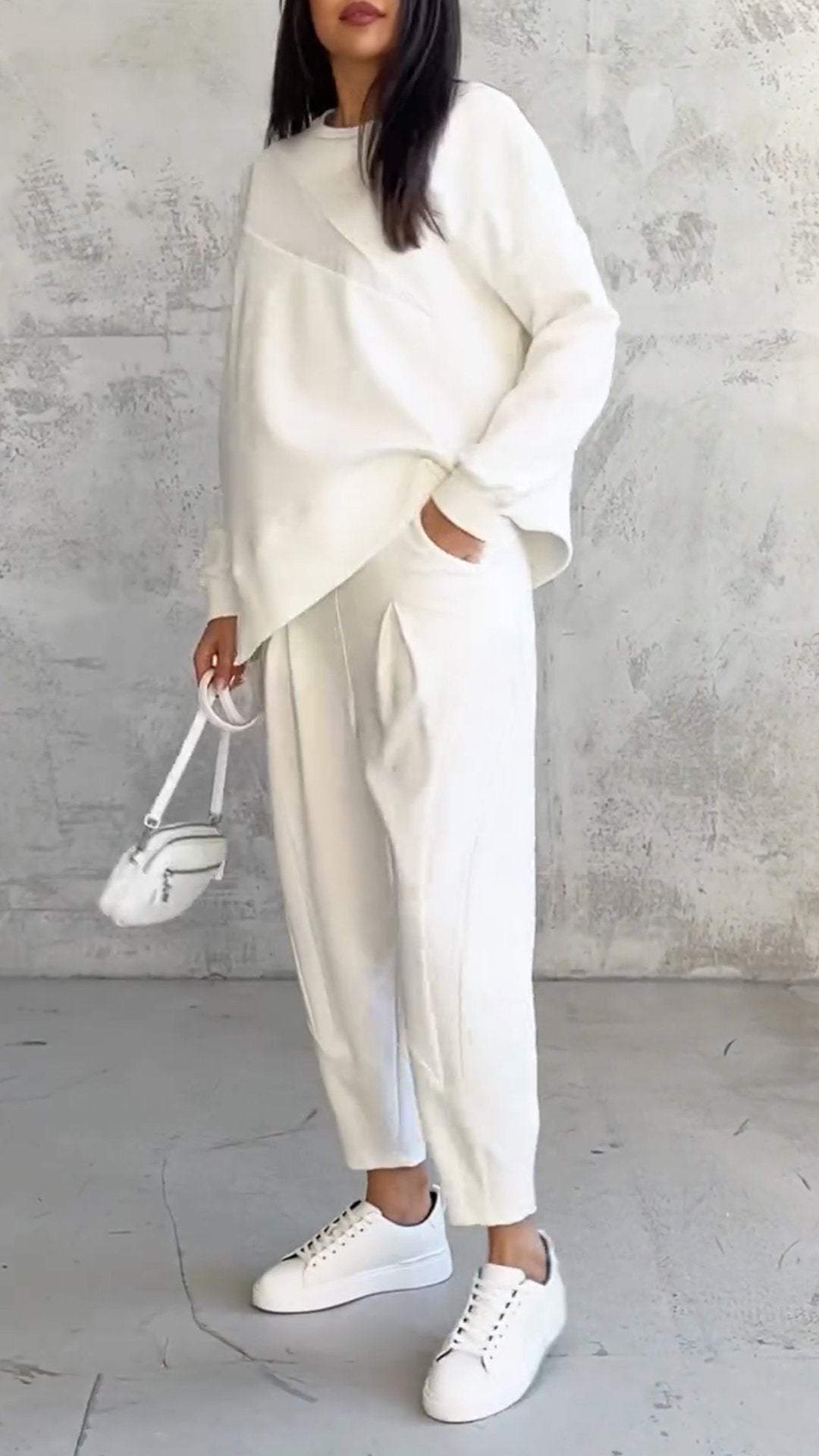 Relaxed Sweatshirt and Jogger Set | Cotton-Polyester | Minimalist and Comfortable